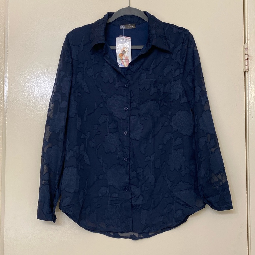PRETTY GARDEN Navy blue floral embroidered button up